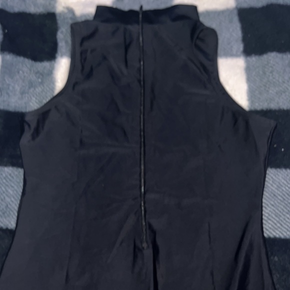 Black XXL kepblom bodysuit. Zip up in the back turtleneck and cap sleeve - Picture 3 of 3